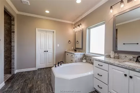 4242 Harding Way, Bryan, TX 77802 photo 9