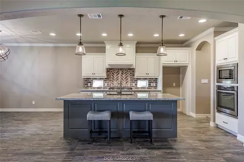 4242 Harding Way, Bryan, TX 77802 photo 2