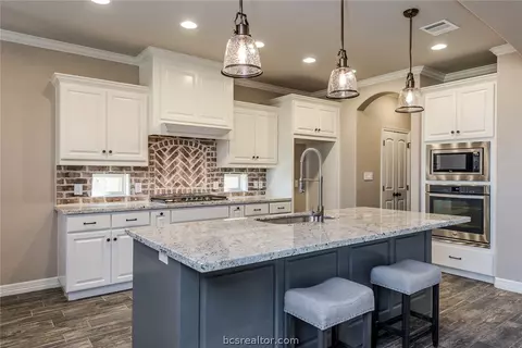 4242 Harding Way, Bryan, TX 77802 photo 3