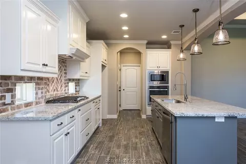 4242 Harding Way, Bryan, TX 77802 photo 4
