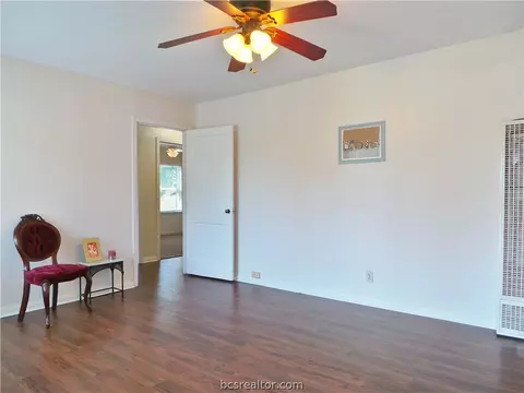 4324 Nagle St, Bryan, TX 77801 photo 4