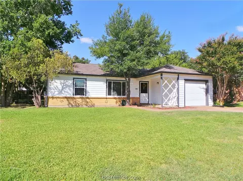 4324 Nagle St, Bryan, TX 77801 photo 2