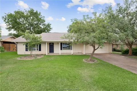 3908 Stillmeadow Dr, Bryan, TX 77802 photo 1