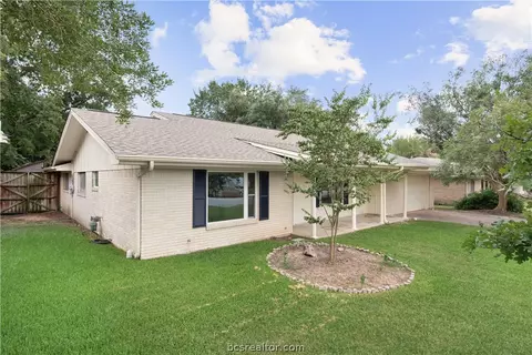 3908 Stillmeadow Dr, Bryan, TX 77802 photo 2