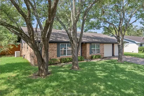 3506 Midwest Dr, Bryan, TX 77802 photo 2