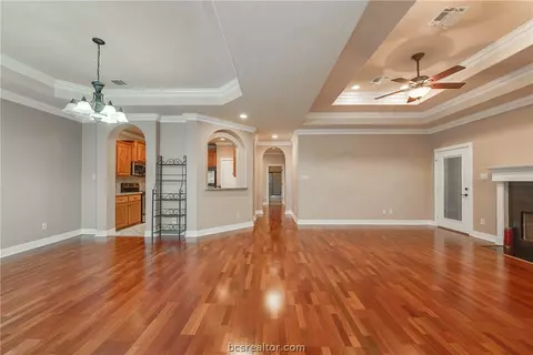 1917 Debbie Dr, Bryan, TX 77802 photo 5