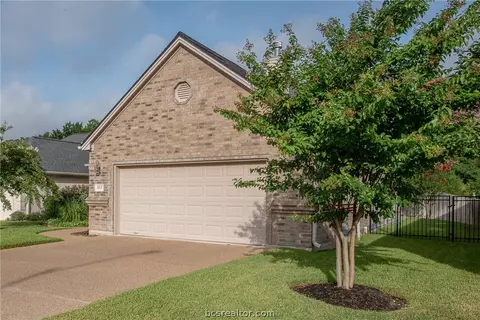 1917 Debbie Dr, Bryan, TX 77802 photo 3