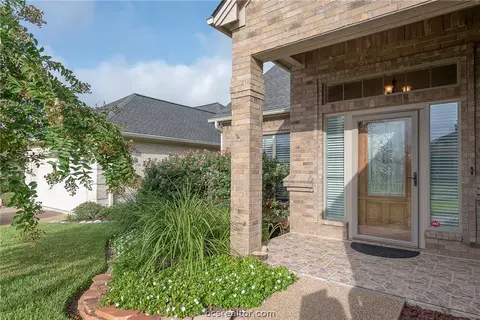 1917 Debbie Dr, Bryan, TX 77802 photo 4