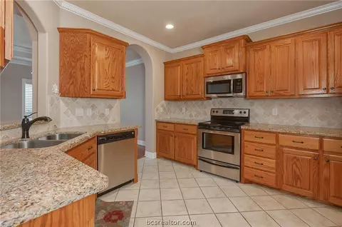 1917 Debbie Dr, Bryan, TX 77802 photo 14
