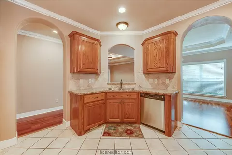 1917 Debbie Dr, Bryan, TX 77802 photo 12