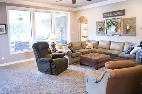 5844 Easterling Dr, Bryan, TX 77808 photo 6