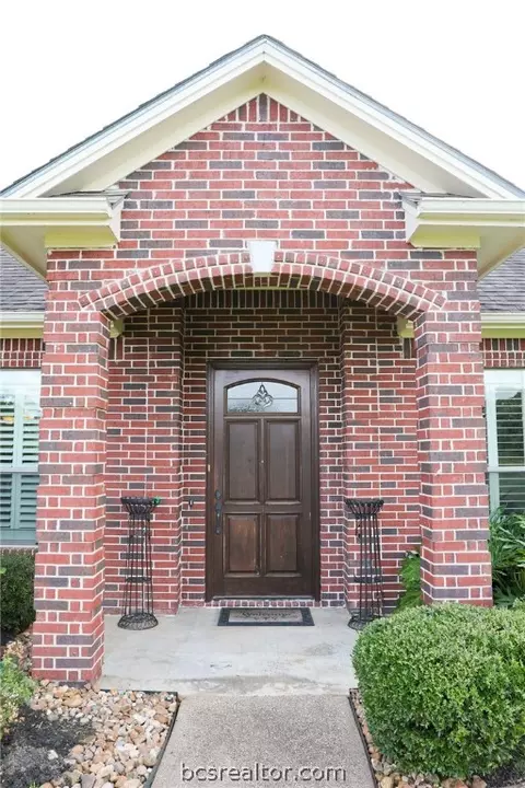 5844 Easterling Dr, Bryan, TX 77808 photo 3