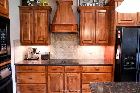 5844 Easterling Dr, Bryan, TX 77808 photo 10