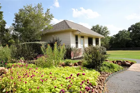 5844 Easterling Dr, Bryan, TX 77808 photo 38