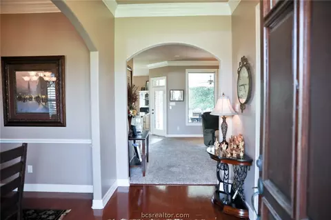 5844 Easterling Dr, Bryan, TX 77808 photo 4