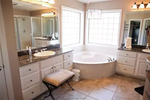 5844 Easterling Dr, Bryan, TX 77808 photo 29