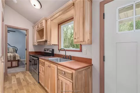 8031 Grassbur Rd, Bryan, TX 77808 photo 7