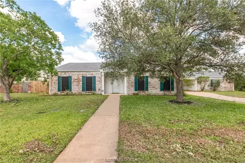 3812 Stillmeadow Dr, Bryan, TX 77802 photo 2
