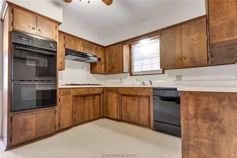 3812 Stillmeadow Dr, Bryan, TX 77802 photo 5