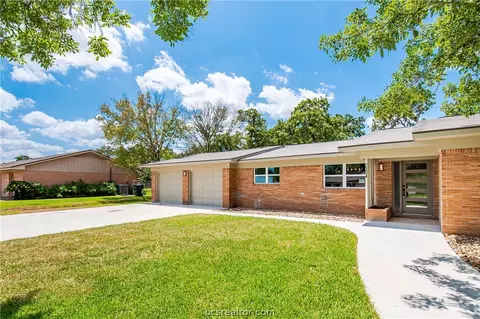 2304 Morningside Dr, Bryan, TX 77802 photo 2