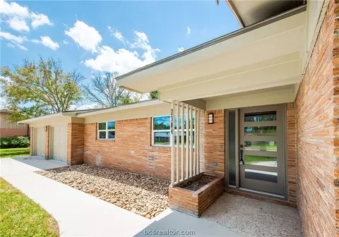 2304 Morningside Dr, Bryan, TX 77802 photo 4