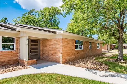 2304 Morningside Dr, Bryan, TX 77802 photo 3