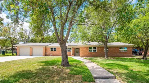 2304 Morningside Dr, Bryan, TX 77802 photo 1