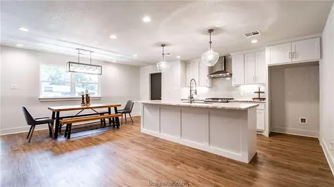 2304 Morningside Dr, Bryan, TX 77802 photo 12