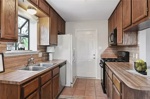 4709 Brompton Ln, Bryan, TX 77802 photo 5