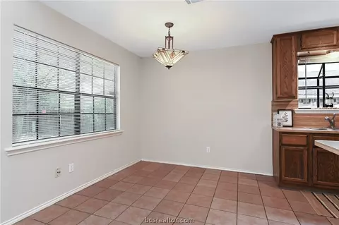 4709 Brompton Ln, Bryan, TX 77802 photo 4