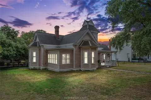 508 E Texas St, Calvert, TX 77837 photo 2