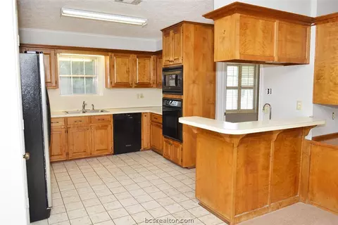 2426 E Briargate, Bryan, TX 77802 photo 8