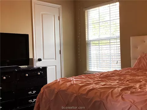 3903 Laura Ln, Bryan, TX 77803 photo 7