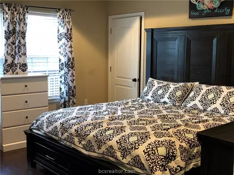 3903 Laura Ln, Bryan, TX 77803 photo 4