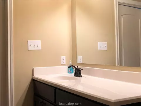 3903 Laura Ln, Bryan, TX 77803 photo 6