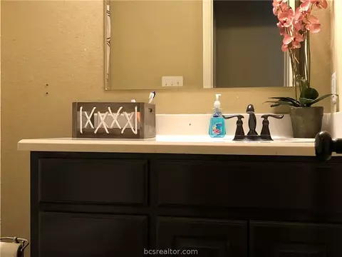 3903 Laura Ln, Bryan, TX 77803 photo 8
