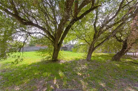 209 Ehlinger Dr, Bryan, TX 77801 photo 1