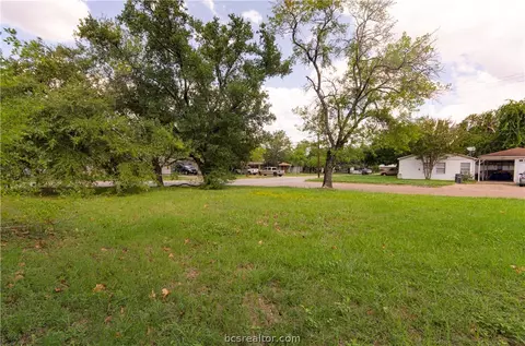 209 Ehlinger Dr, Bryan, TX 77801 photo 2