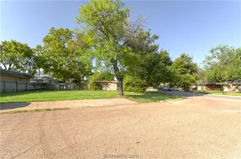 209 Ehlinger Dr, Bryan, TX 77801 photo 5