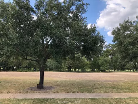 4205 Serrano Ct, Bryan, TX 77802 photo 7