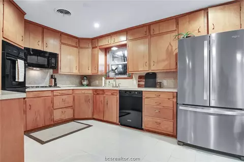 3517 Midwest Dr, Bryan, TX 77802 photo 13