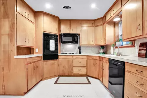 3517 Midwest Dr, Bryan, TX 77802 photo 12