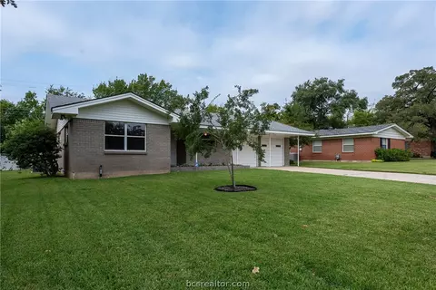 2604 Morris Ln, Bryan, TX 77802 photo 2