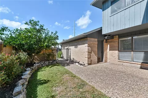 3000 Broadmoor Dr, Bryan, TX 77802 photo 2