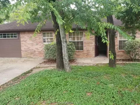 309 Ehlinger, Bryan, TX 77802 photo 2