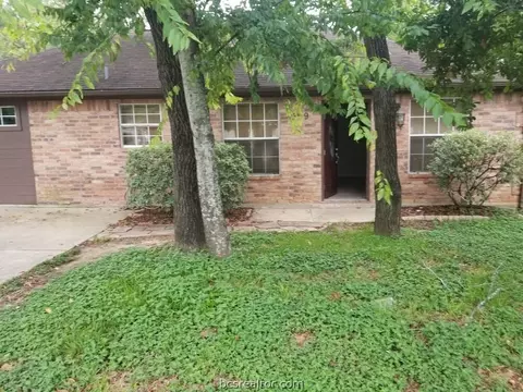 309 Ehlinger, Bryan, TX 77802 photo 3