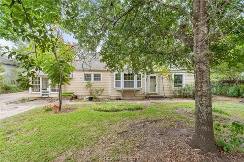 733 Eagle Pass St, Bryan, TX 77802 photo 1