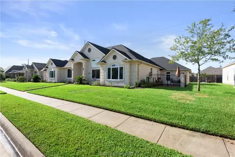 3109 Broadmoor Dr, Bryan, TX 77802 photo 2