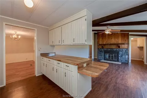 8136 Longview Dr, Bryan, TX 77808 photo 12