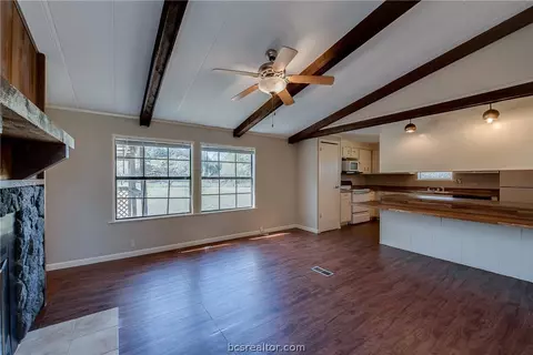8136 Longview Dr, Bryan, TX 77808 photo 6